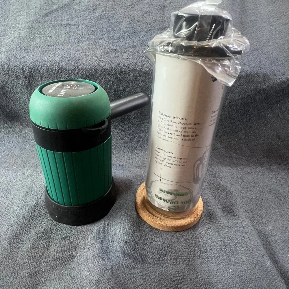 Black & Decker Expresso Mio Manual Espresso Maker and Milk Frother Set Green